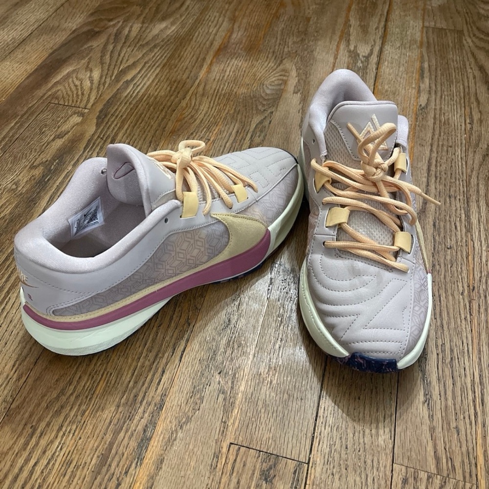NIKE Zoom Freak 5